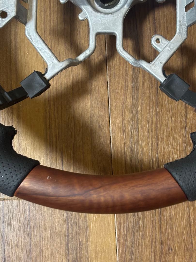 トヨタ　200系 ハイエース　4.5.6.7.8.型　ハンドル　茶木目　小傷有り