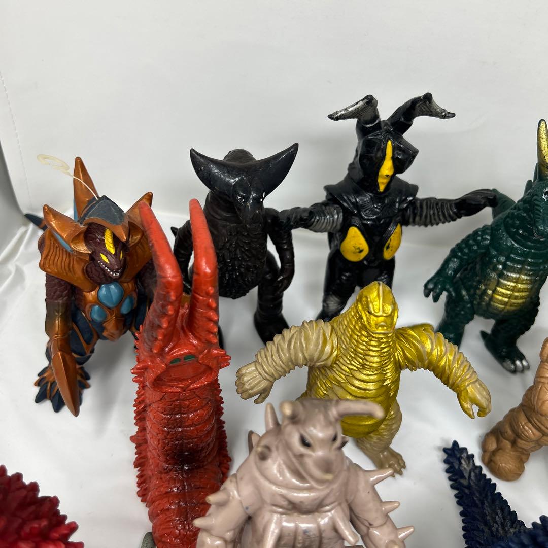 ウルトラマン ウルトラ怪獣ソフビ 23体まとめ売り - メルカリ