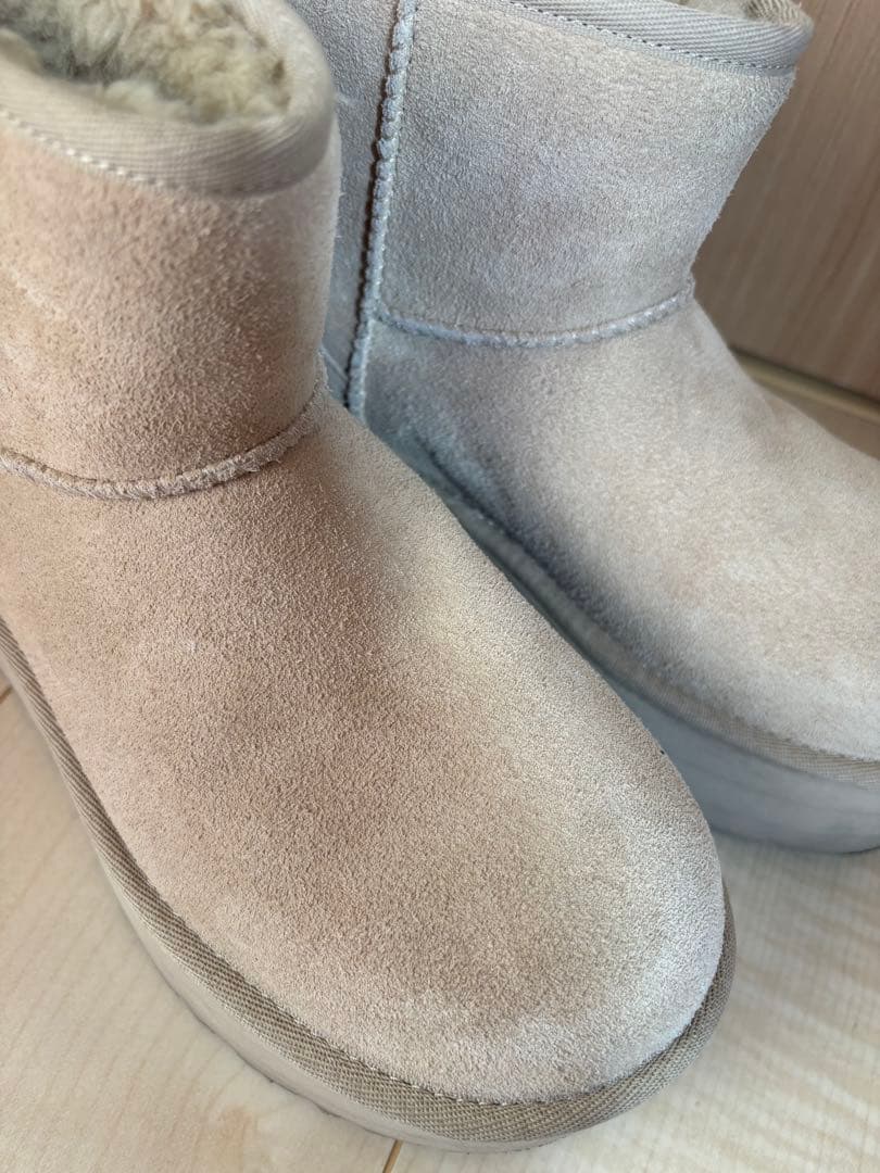 UGG ベージュ クラシックミニプラットフォーム　23.0cm 【最終値下げ】