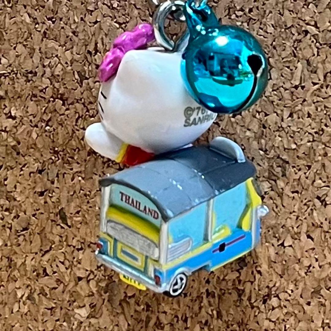 d*3様 ハローキティ ご当地ストラップ トゥクトゥク タイ限定 - メルカリ