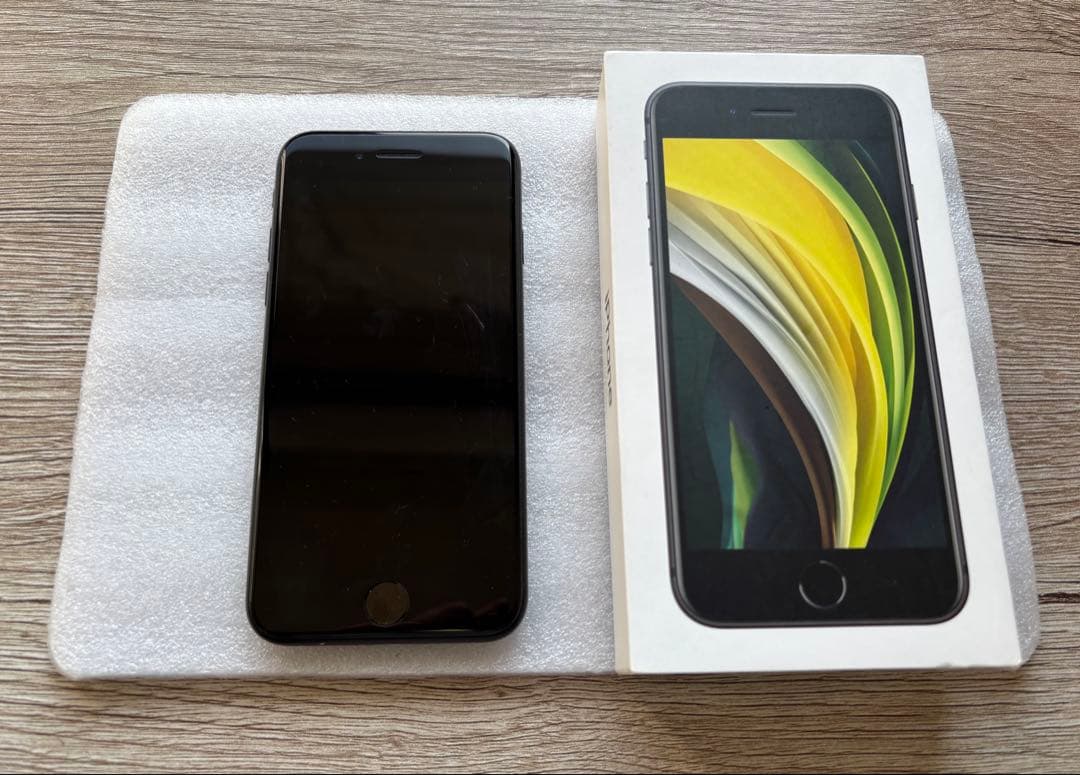 美品 iPhone SE 第二世代 64GB バッテリー83% ブラック Amazon | 【整備済み品】 Apple iPhone SE(第2世代) 64GB ブラック SIM