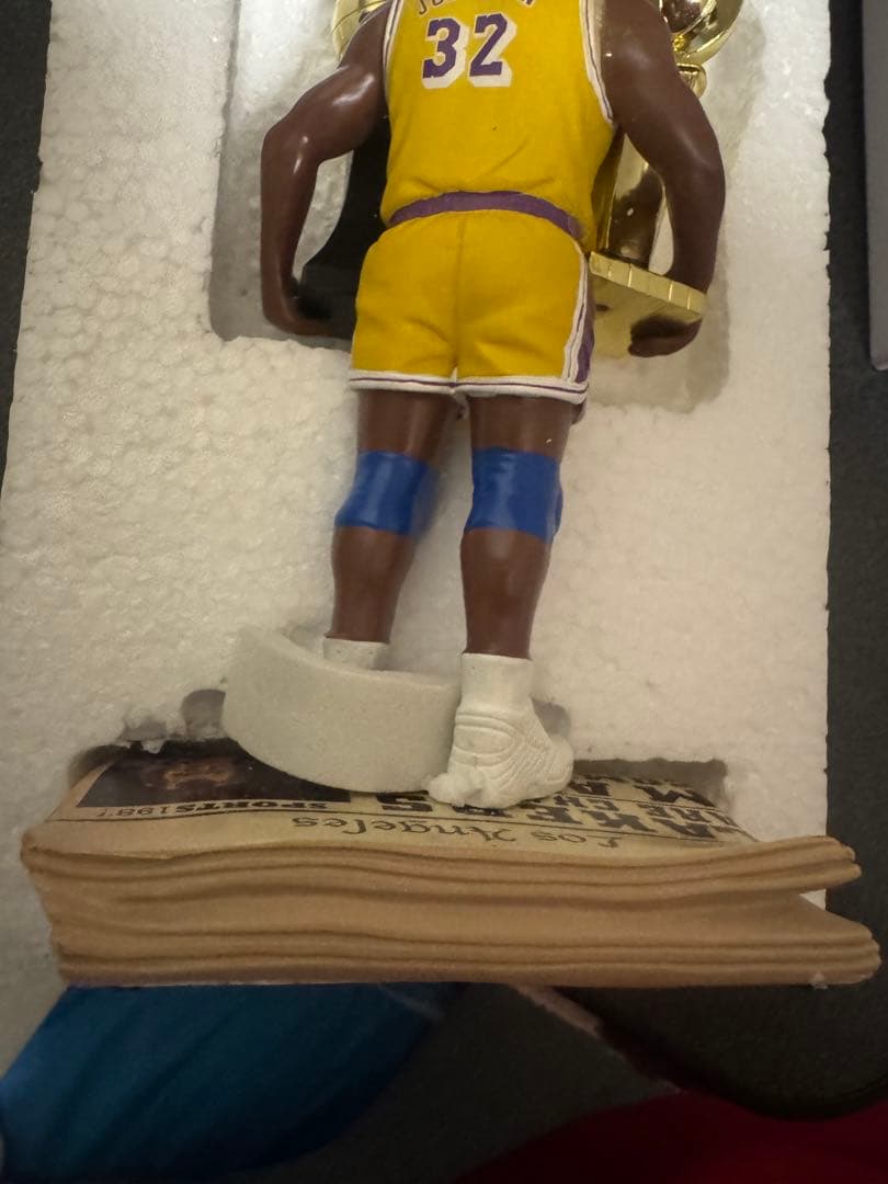 ロサンゼルス・レイカーズ フィギュア マジック・ジョンソン32番
