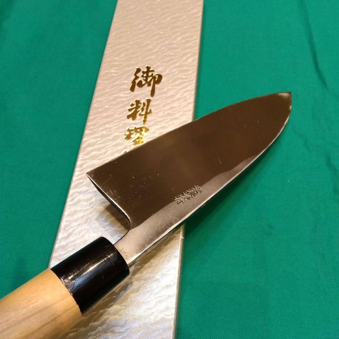 《安来白鋼》正光作　黒打槌目　　出刃包丁　5.5寸　165ミリ　桜柄付き