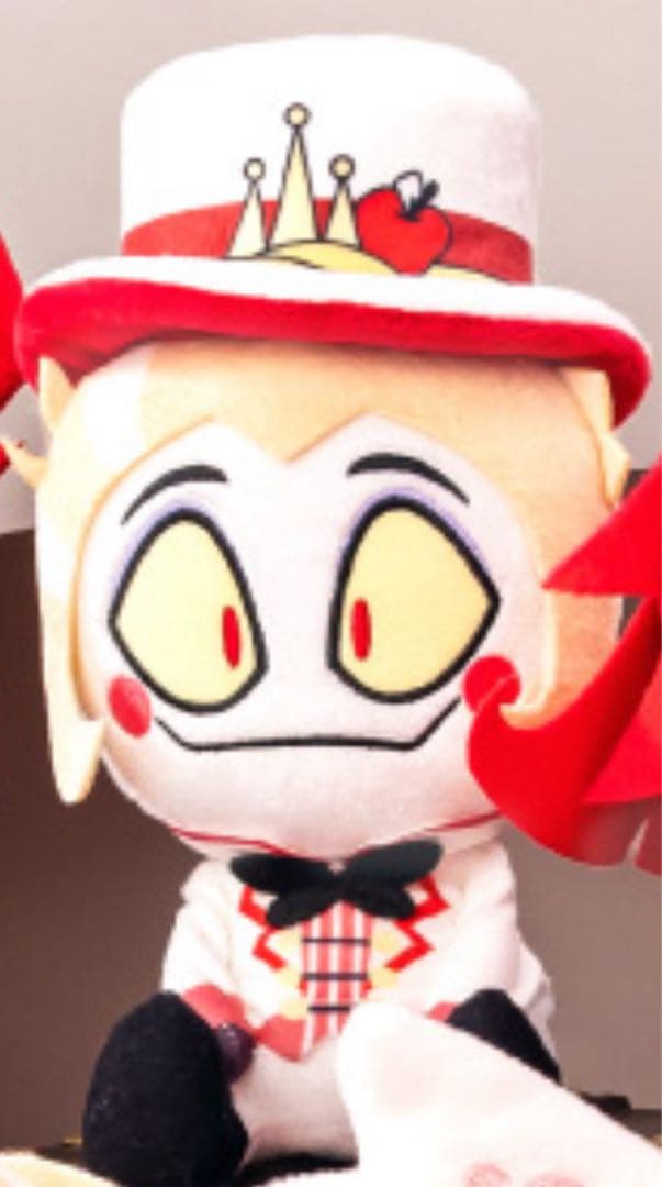 ハズビンホテルへようこそ　おすわりぬいぐるみ ラウンドワン限定 ルシファー ハズビン・ホテルへようこそ おすわりぬいぐるみ① | 商品紹介 | 株式