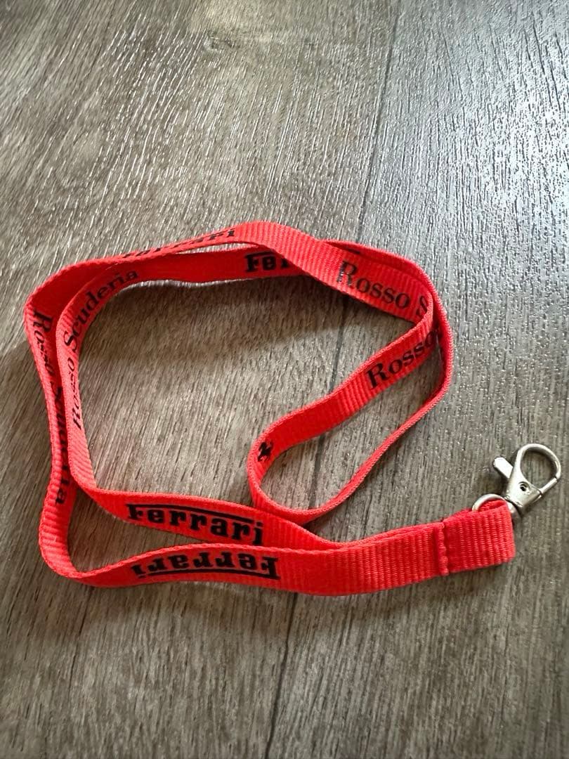 Ferrari ロゴ入り 赤　ストラップ Ferrari純正ネックストラップ(ロゴ&SF) : イタリア自動車雑貨店
