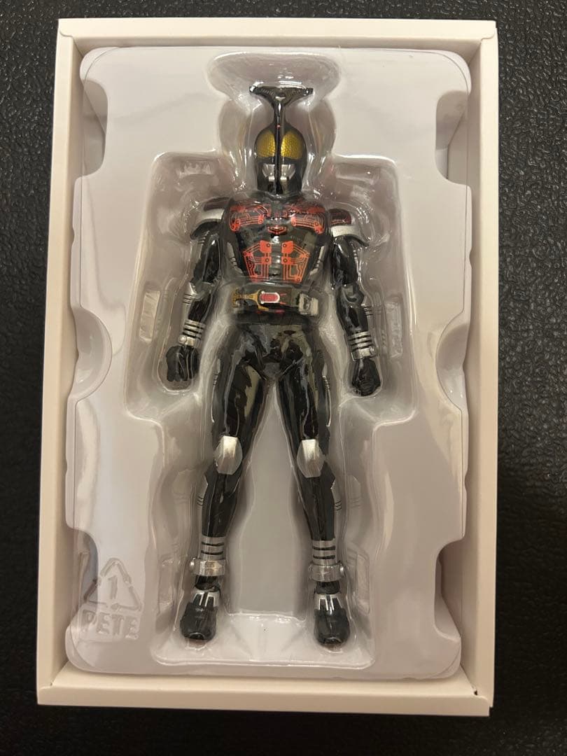 S.H.Figuarts 真骨頂 仮面ライダーダークカブト