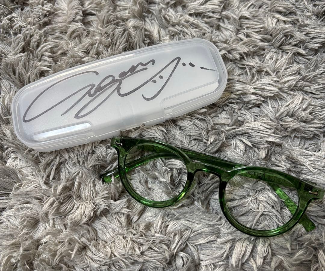 こっちのけんと サイン入りレンズ無しメガネ 他グッズ - メルカリ