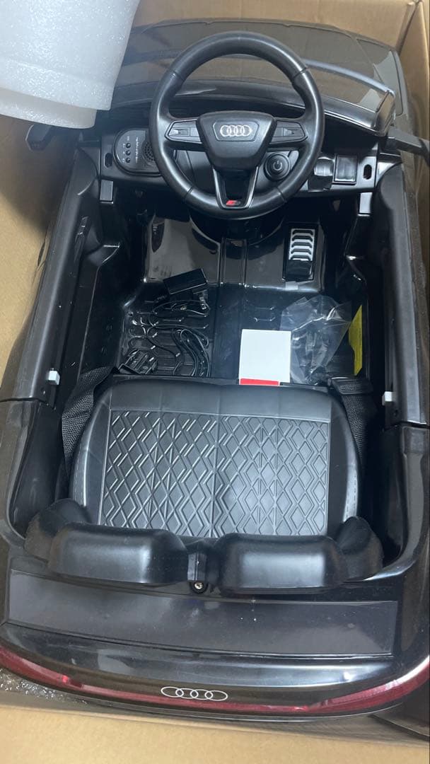 やーまん市さま専用】Audi 電動ラジコンカー 黒