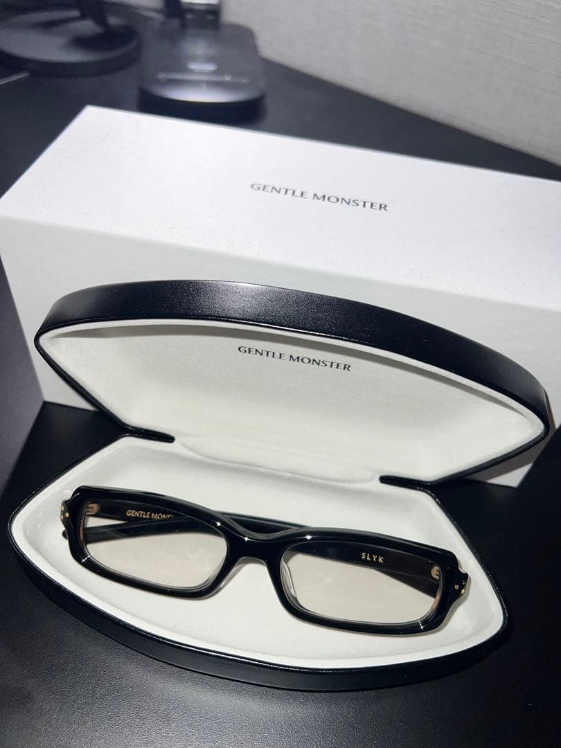超美品】Gentle Monster Slyk 01調光レンズ ※限界値です - メルカリ