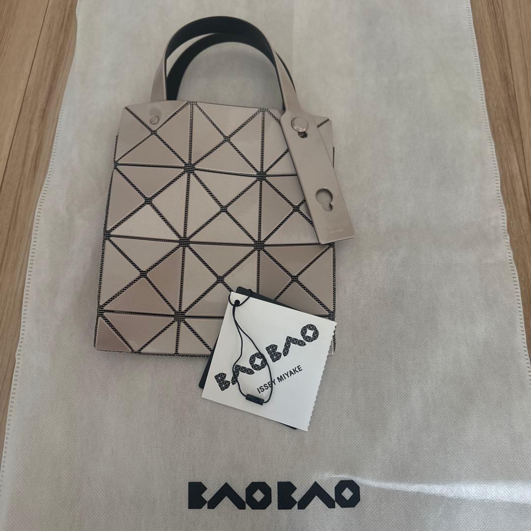 BAOBAO ISSEY MIYAKE CARAT バッグWHITE BEIGE - メルカリ