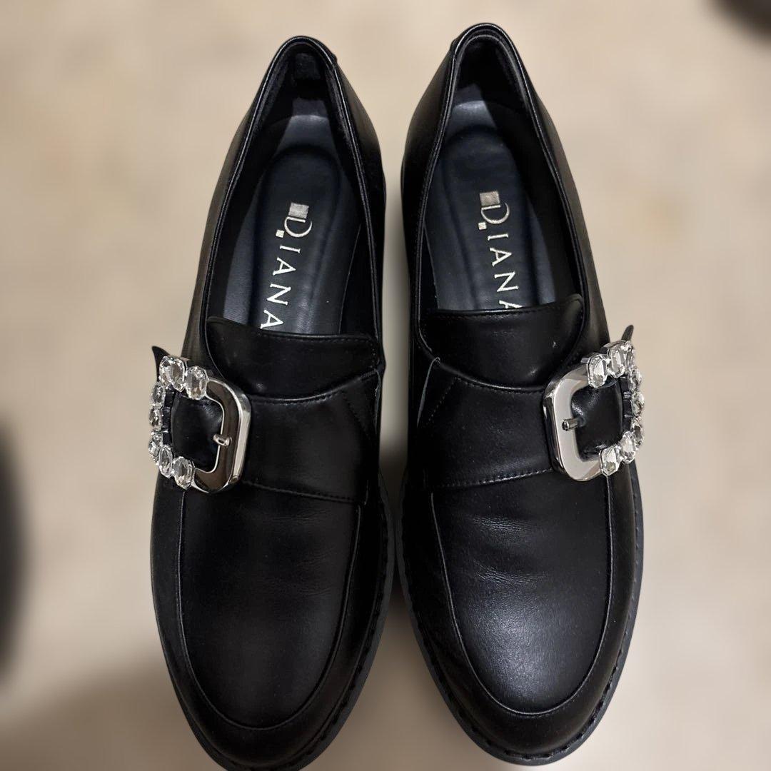 ダイアナ革靴ローファービジュー付き - メルカリ