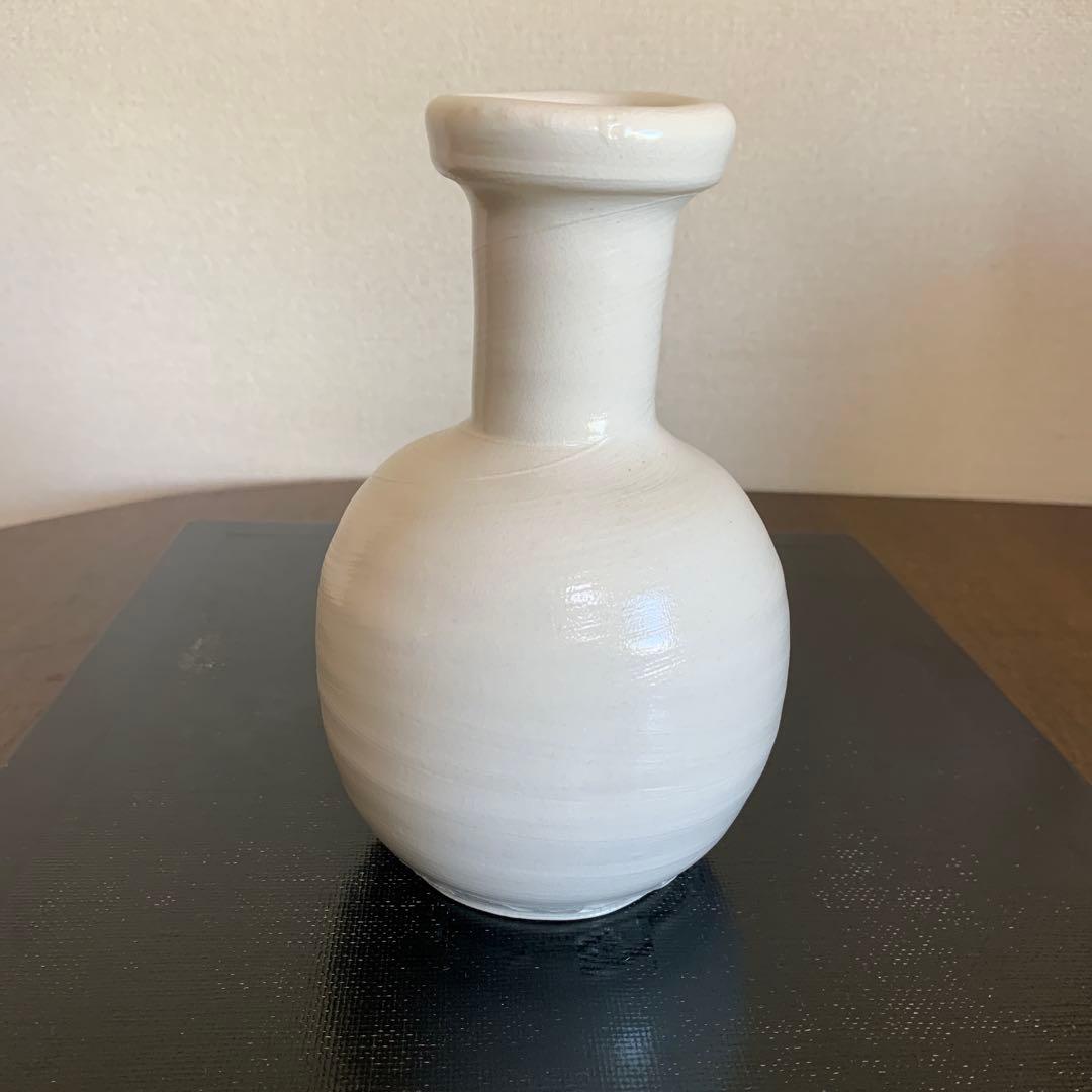 秀逸作品『陶芸作家 鯉江良二』 唯一無二の白いつぼ　オブジェ　在銘 共箱 秀逸作品『陶芸作家 鯉江良二』 唯一無二の白いつぼ オブジェ 在銘 共