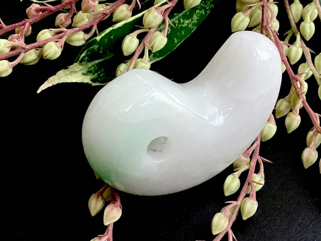 ✳premiumシリーズ一流の勾玉 糸魚川翡翠 再結晶線入り 御守りに鑑別