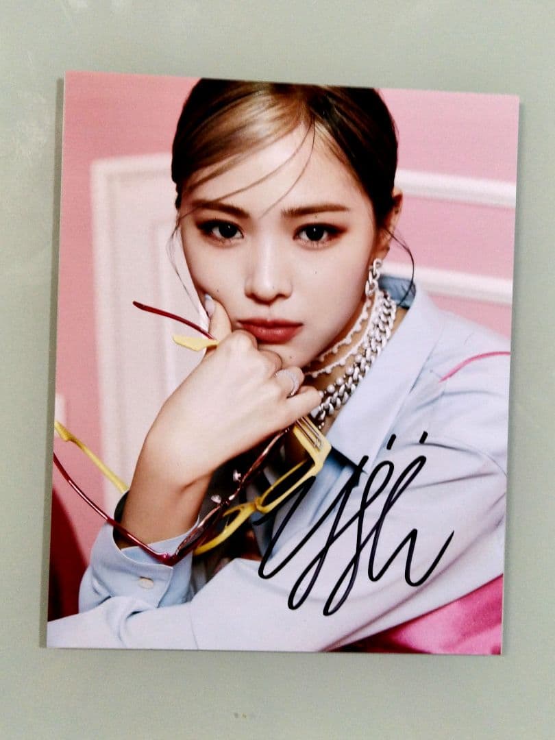 セール中…リュジン直筆サイン入り超大型写真…イッチ(ITZY) - メルカリ