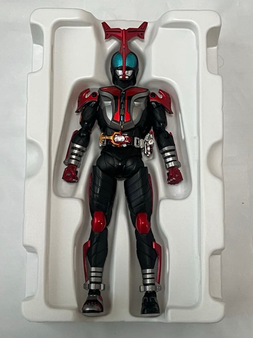 S.H.Figuarts 真骨彫製法 仮面ライダーカブト ハイパーフォーム