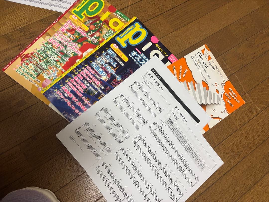 引き取り限定） ホワイト電子ピアノ、椅子、楽譜