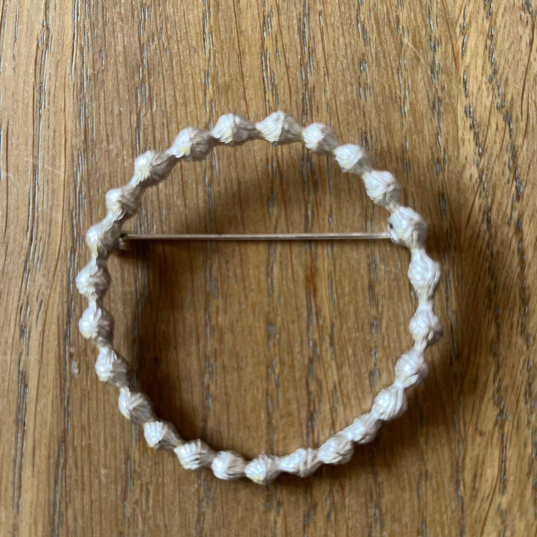 ミナペルホネン タンバリンブローチ シルバー - メルカリ