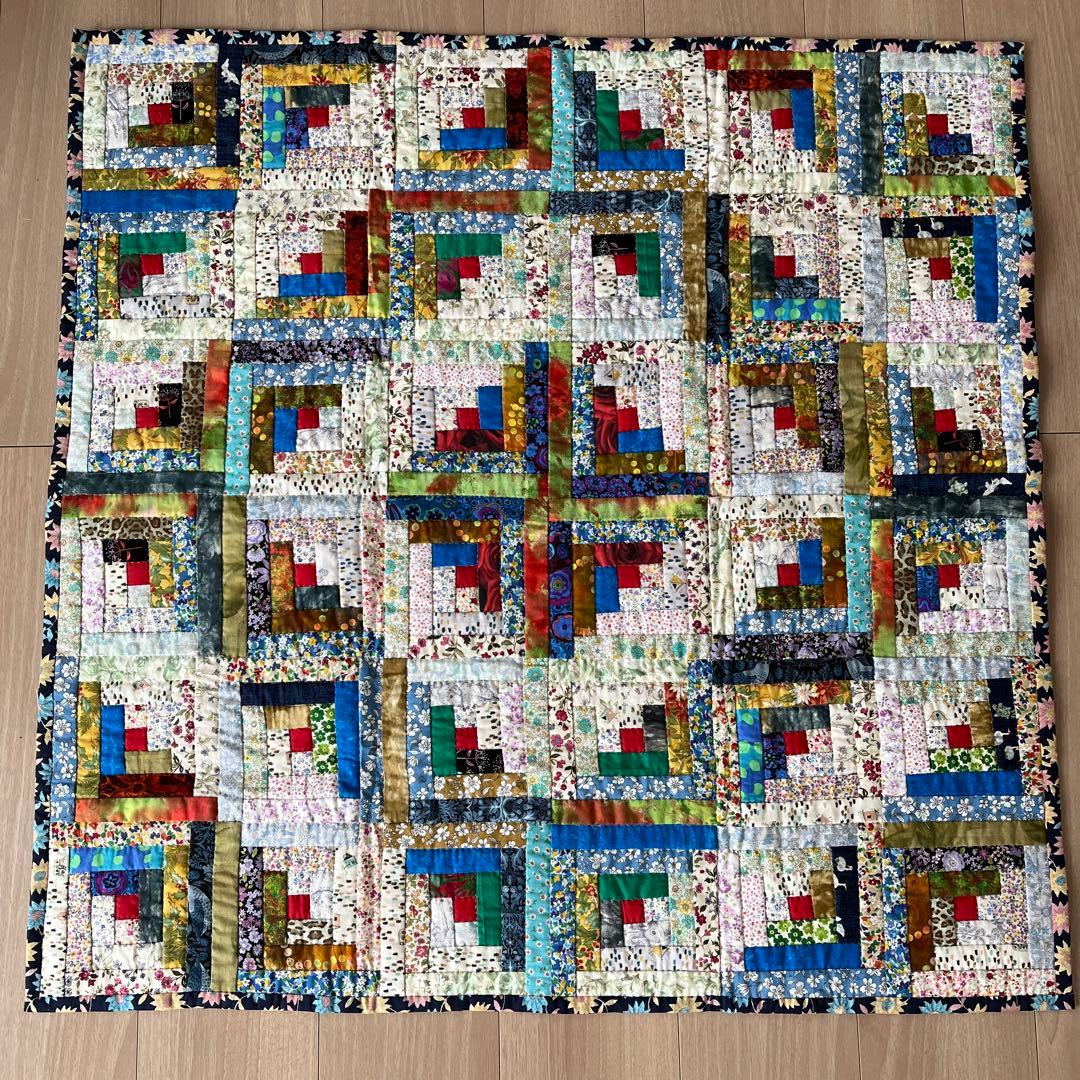 ハンドメイド キルトパッチワーク ログキャビンのタペストリー - メルカリ