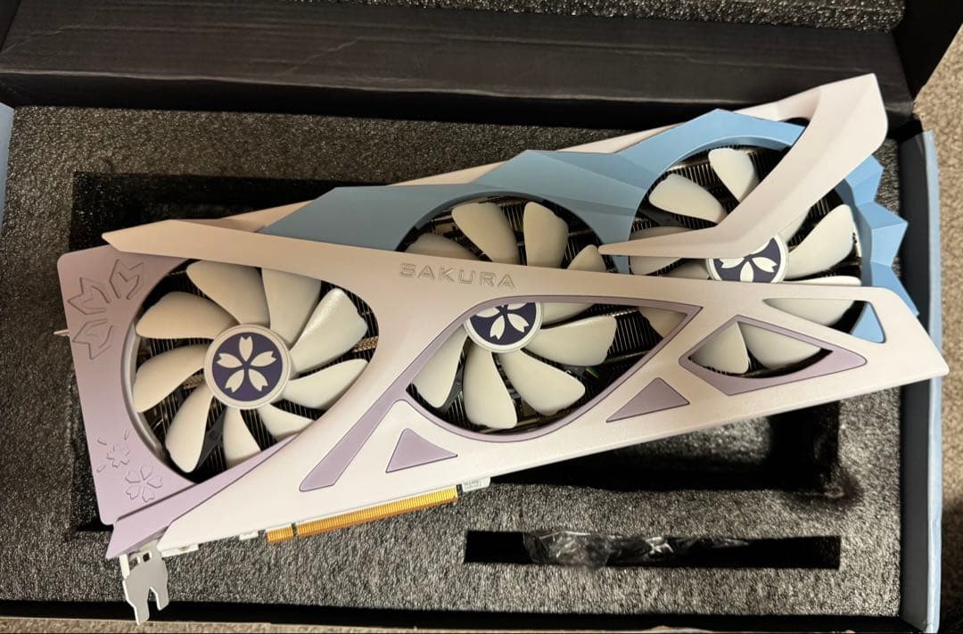 グラフィックボード・グラボ・ビデオカード Yeston Radeon RX7700XT 12GB Sakura Waifu Amazon | Yeston AMD Radeon Gaming SA RX7700 XT 12G GDDR6 256bit