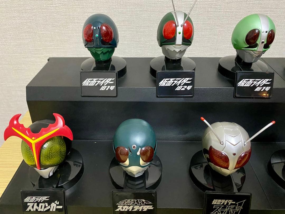 仮面ライダー マスクコレクション プレミアム発光台座ディスプレイ