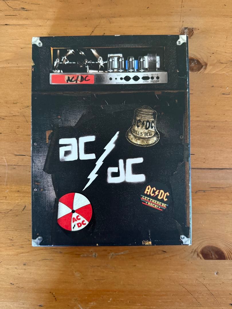 AC/DC バックトラックス-ライト兄弟は空を飛び,ヤング兄弟はリフを刻む