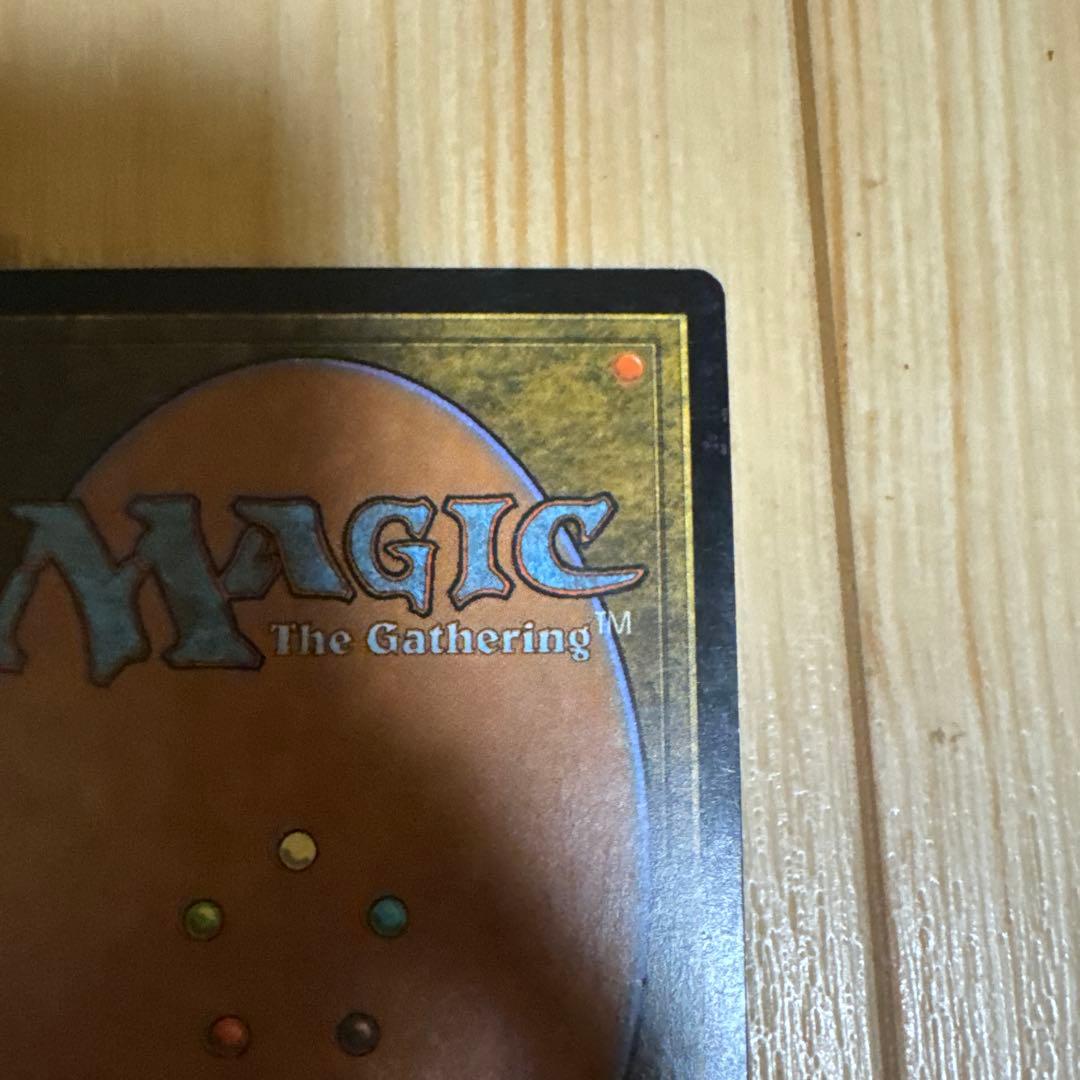 厳かなモノリス日本語