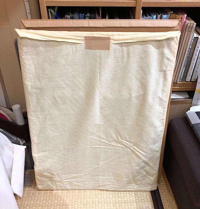 宍戸包義 作　真筆パステル10号　「手を組む裸少女」 額装　無傷　新品同様。