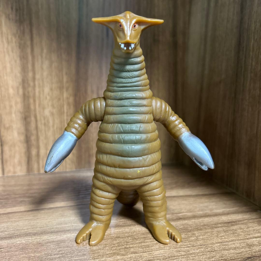 ウルトラ怪獣 サドラ ライブサイン付きソフビ ウルトラマン - メルカリ