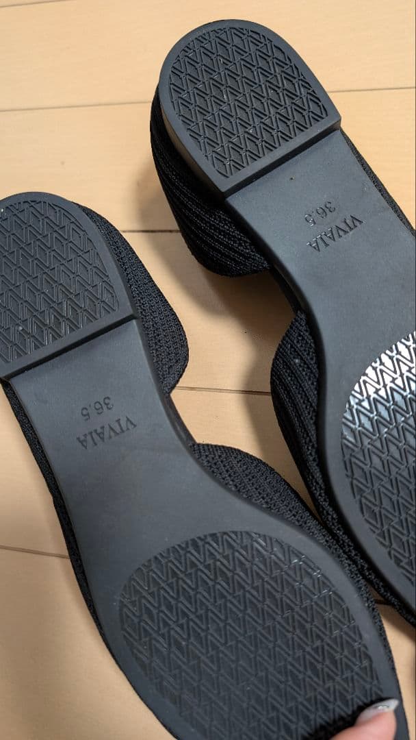 VIVAIAポインテッドトゥVカットフラットシューズ　36.5(23.5cm)