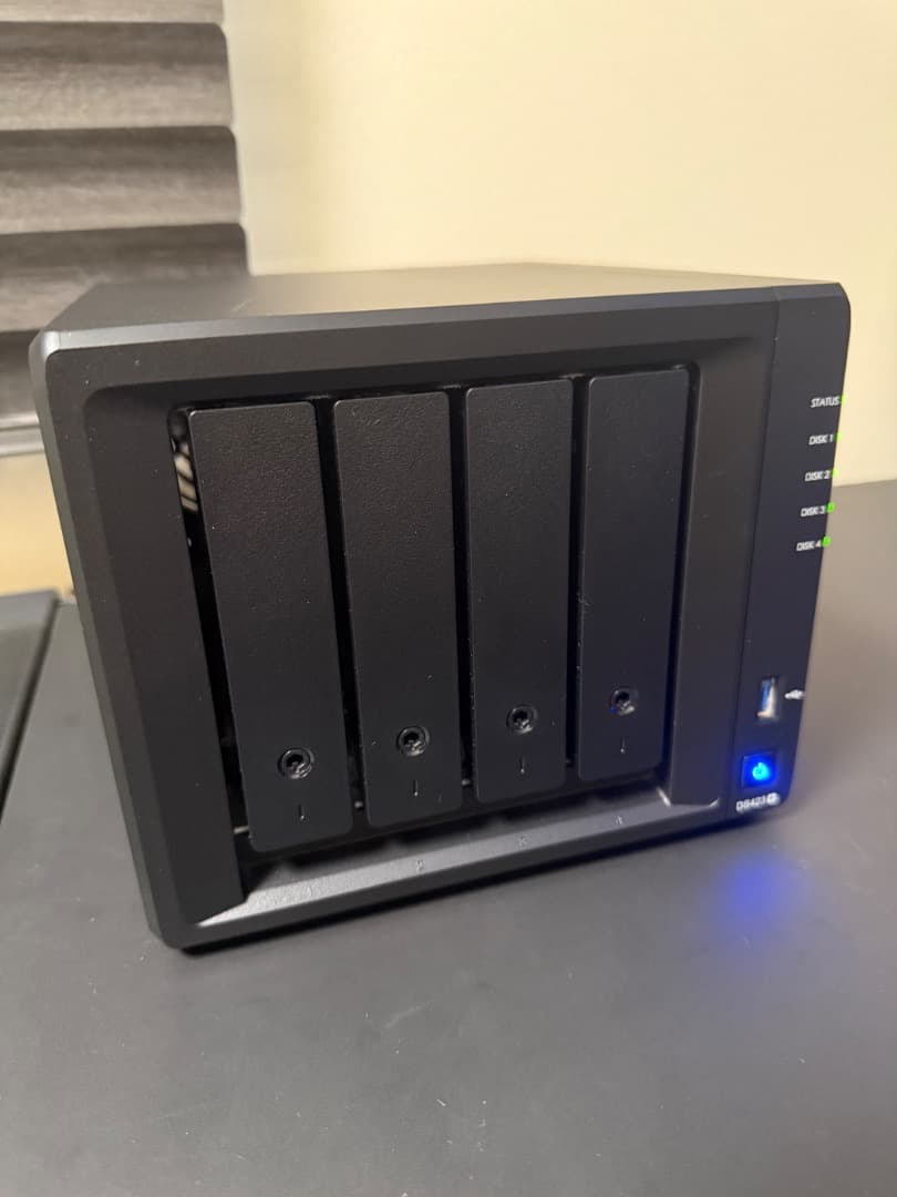 Synology DS423+ NAS【HDD 2TB×4 8TB付】 DiskStation DS423+ | Synology ビジネス向け 4ベイオールインワンNAS