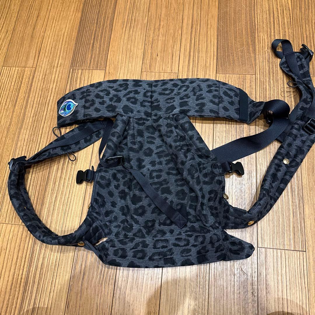 アーティーポッペ 抱っこ紐 ヒョウ柄 レオパード - メルカリ