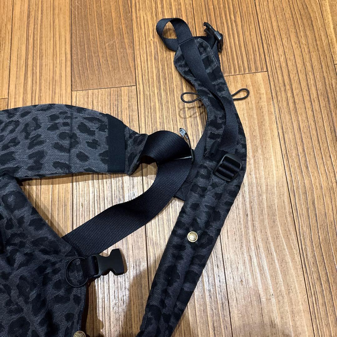 アーティーポッペ 抱っこ紐 ヒョウ柄 レオパード - メルカリ