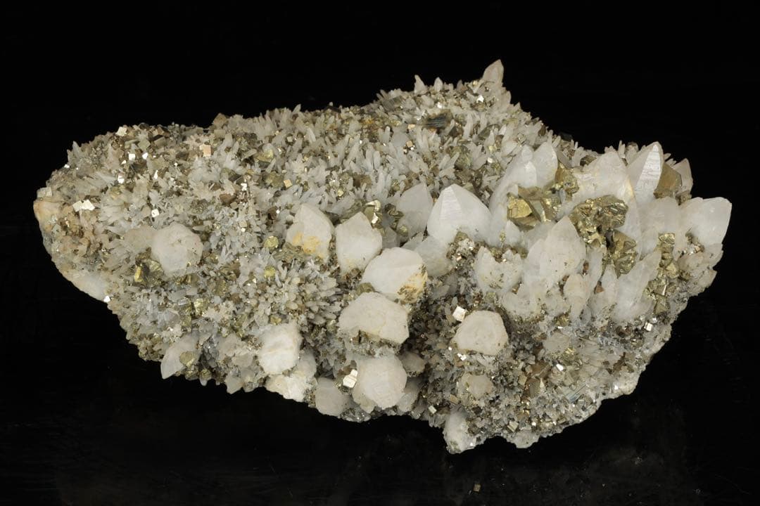 青森県尾太鉱山産 水晶 黄鉄鉱 7.9kg 天然石 原石 国産鉱物標本 鑑賞石