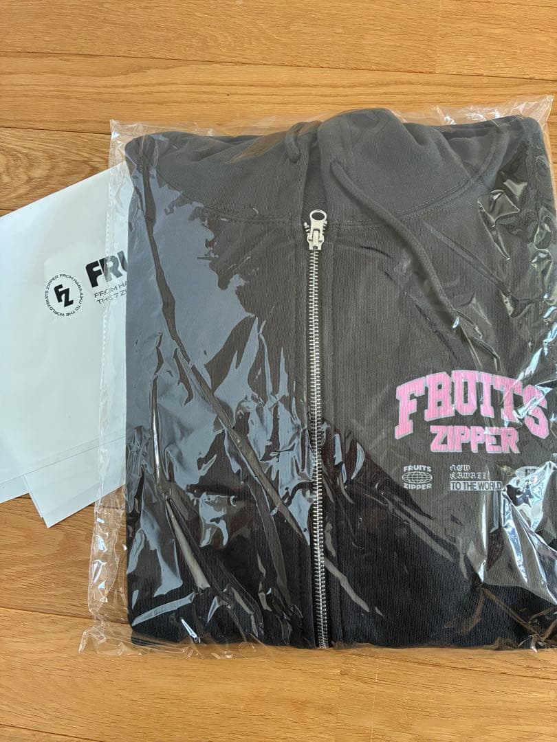 フルーツジッパー FRUITS ZIPPER 推しアピ パーカー黒 松本かれん