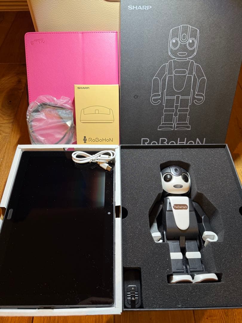最新型SHARP ロボホン SR-06M 系（LTEモデル） タブレット付き - メルカリ