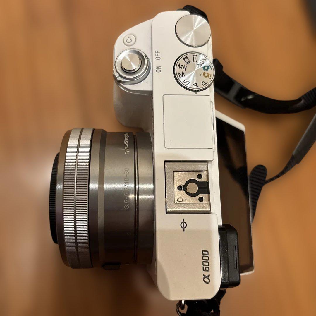 低ショット1800回】SONY α6000 標準レンズセット ホワイト おまけ