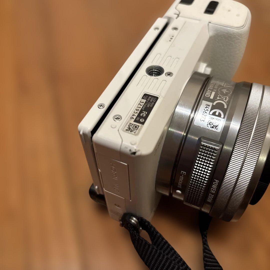 低ショット1800回】SONY α6000 標準レンズセット ホワイト おまけ