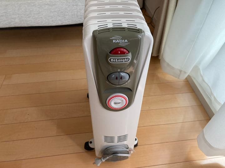 Italy デロンギ オイルヒーター イタリアデザイン HR031015EC - メルカリ