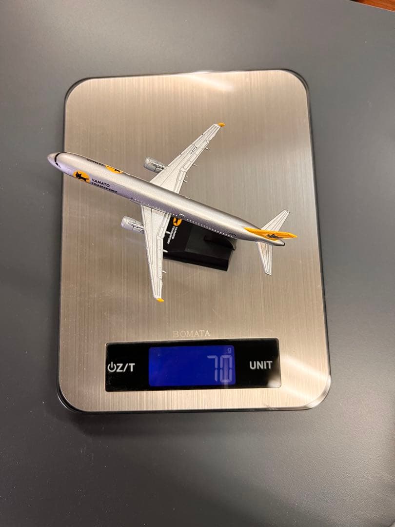 ヤマト運輸 貨物専用機モデル 約12cmスタンド付き - メルカリ