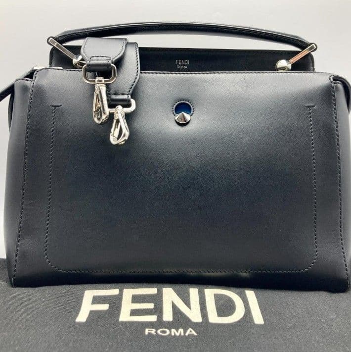 極美品 ポーチ 袋付　フェンディ　ドットコム　2wayバッグ　ブラック FENDI（フェンディ） 極 美品 箱 袋付き ズッカ 柄 ロゴ レザー 本革