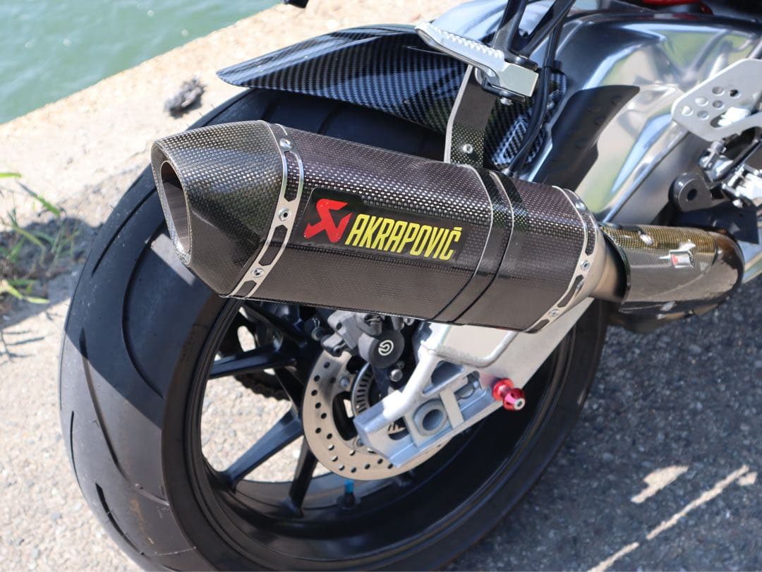 AKRAPOVIC カーボンマフラー(60.5π)