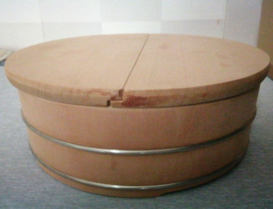 桶栄〉おひつ(寿司桶、飯台) 半割蓋つき