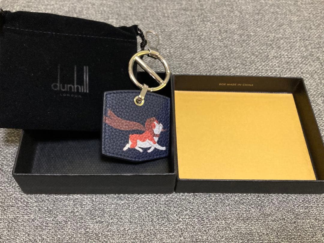 シ*ン様 dunhill 犬デザイン キーホルダー