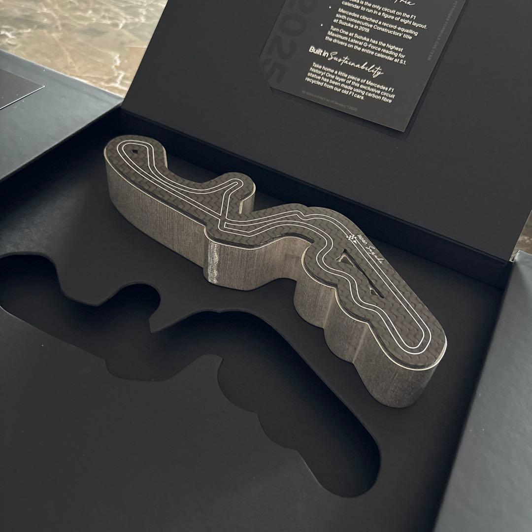 2025 鈴鹿 AMG PETRONAS F1サーキットペーパーウエイト - メルカリ
