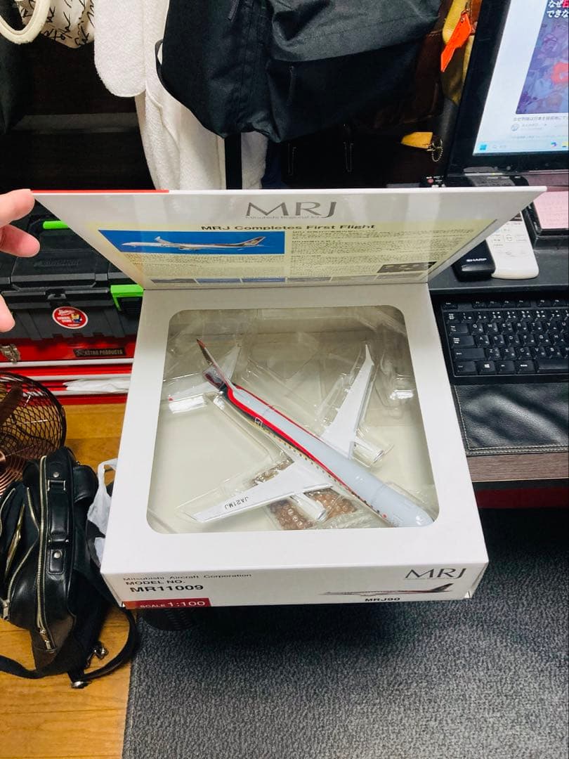 三菱 MRJ 1:100 ソリッド胴体モデル - メルカリ