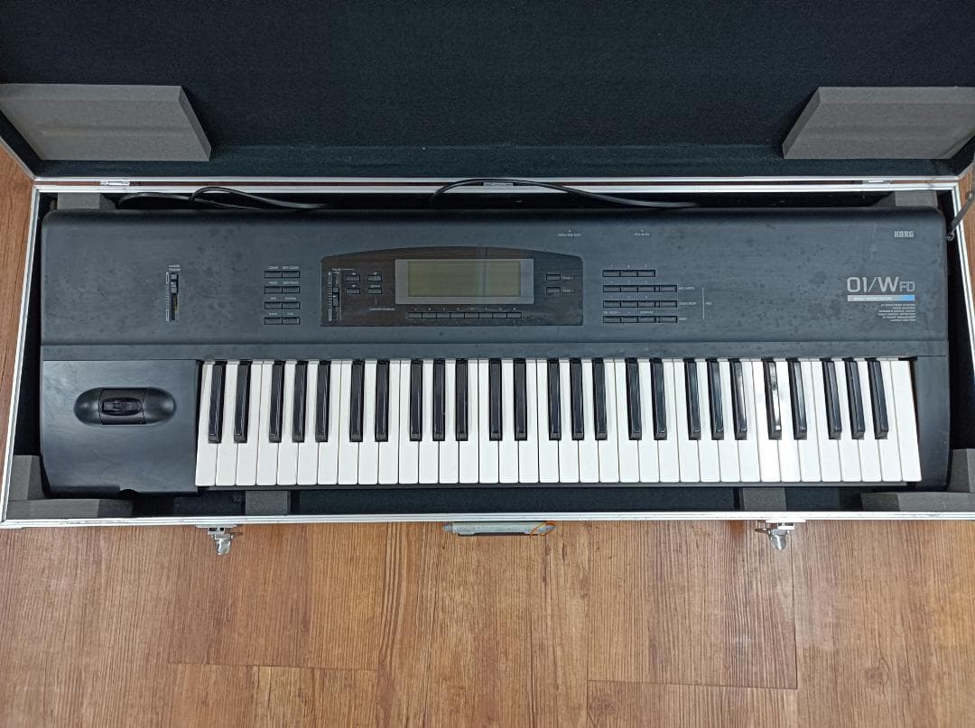 都《CWZQB》KORG 01/W FD 電子ピアノ シンセサイザー ケース付き