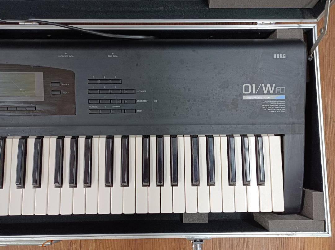 都《CWZQB》KORG 01/W FD 電子ピアノ シンセサイザー ケース付き