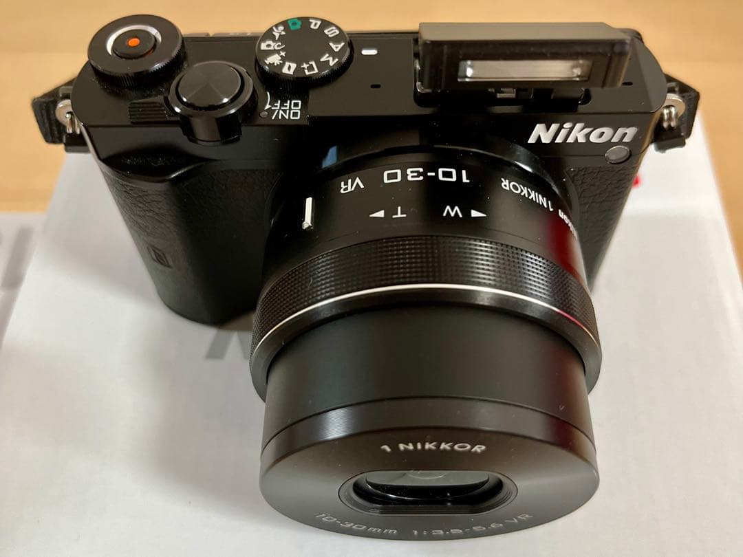 Nikon1 J5ダブルレンズ◆10-30/f3.5-5.6◆18.5/f1.8