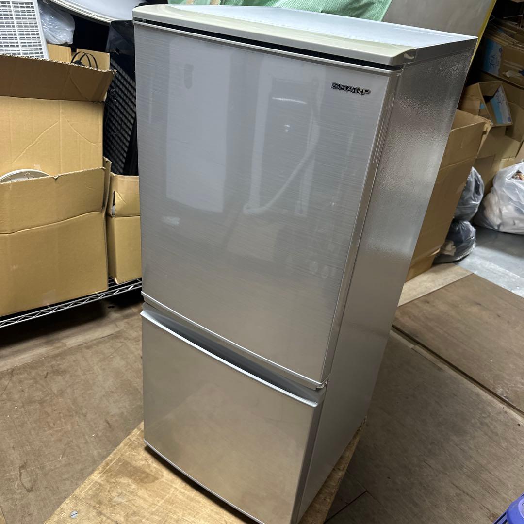 シャープ冷凍冷蔵庫137L 横縞模様付け替えどっちもドア自動霜取り機能付19年製 SHARP（シャープ） 買い替え応援セール 中古 冷蔵庫 一人暮らし 137L