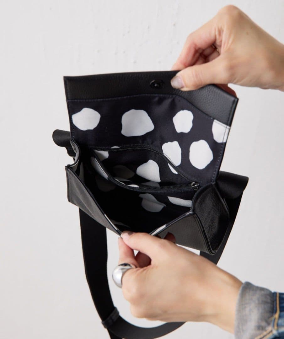 イアパピヨネ☆完売☆ミニワイドテープショルダーバッグ☆uchida企画